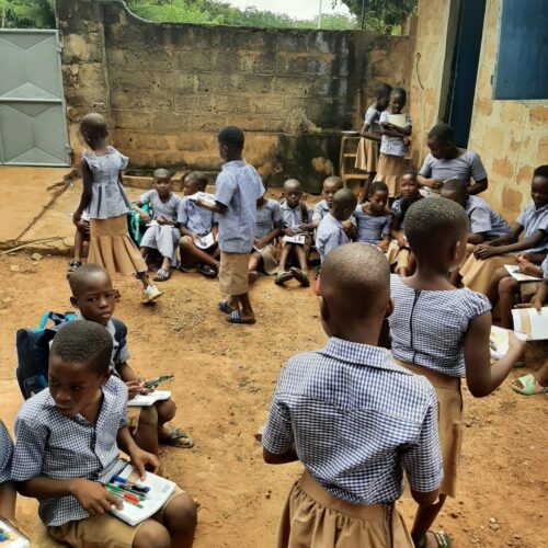 Les enfants heureux de l’école EPL Le Savoir Universel